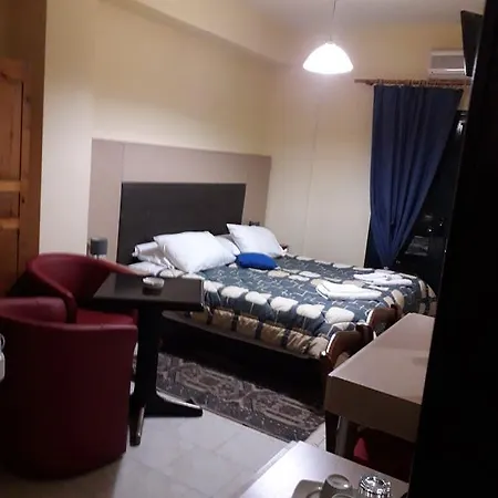 Parthenon Hotel *